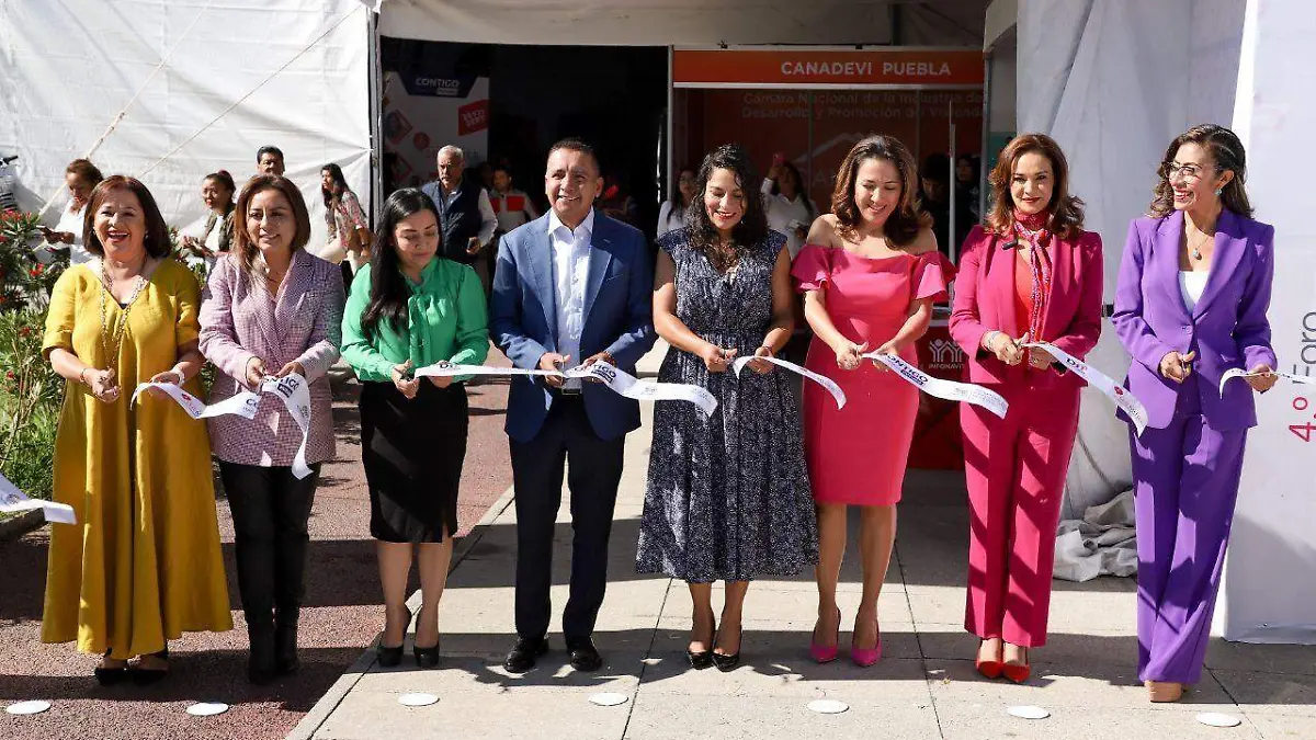 edmundo tlatehui en foro de mujeres